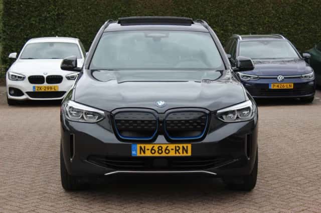 BMW iX3 (2021) thumbnail 9