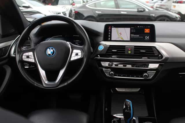 BMW iX3 (2021) thumbnail 10
