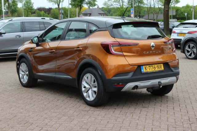 Renault Captur (2021) thumbnail 3