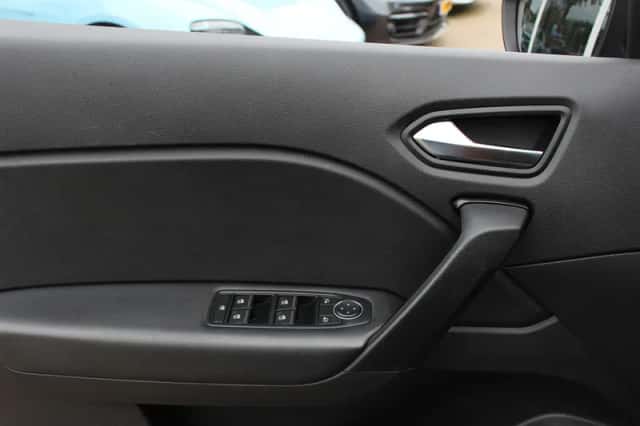 Renault Captur (2021) thumbnail 36