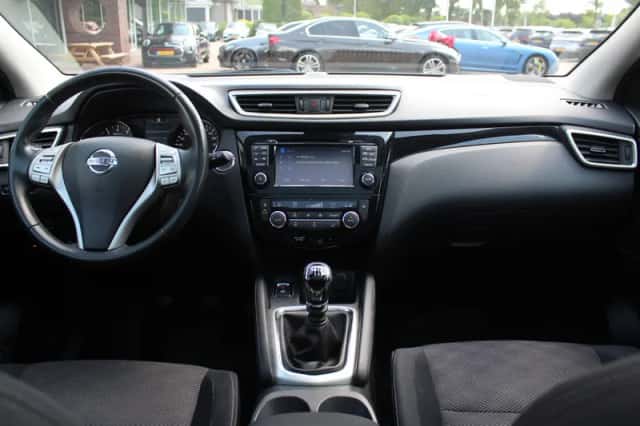 Nissan Qashqai (2015) thumbnail 2