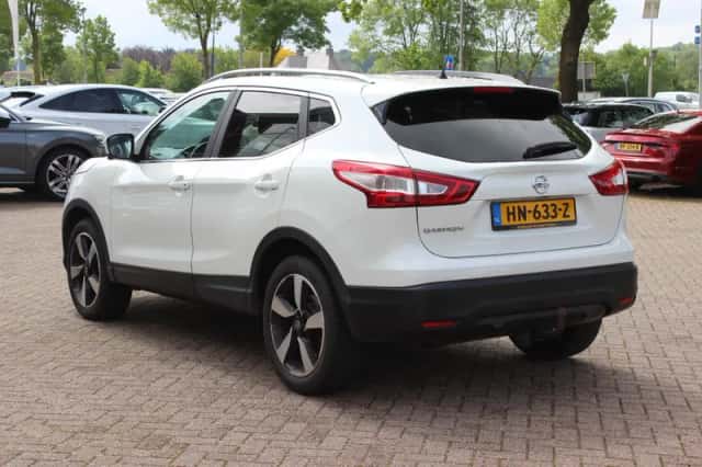 Nissan Qashqai (2015) thumbnail 3