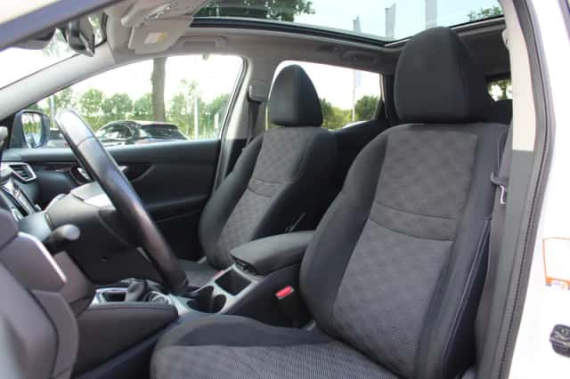 Nissan Qashqai (2015) thumbnail 4