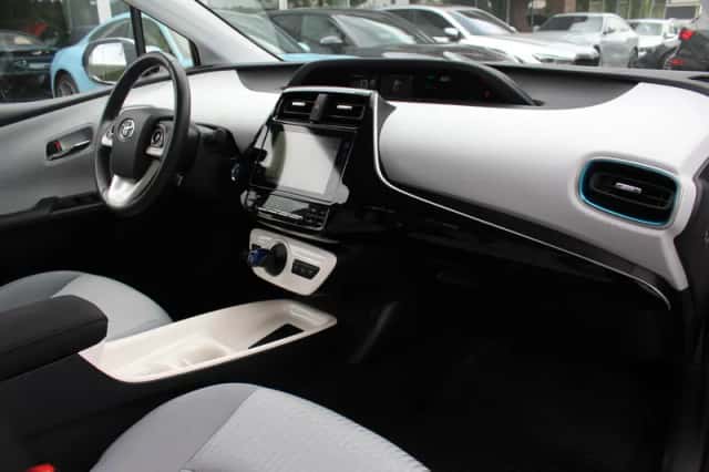 Toyota Prius (2019) thumbnail 13