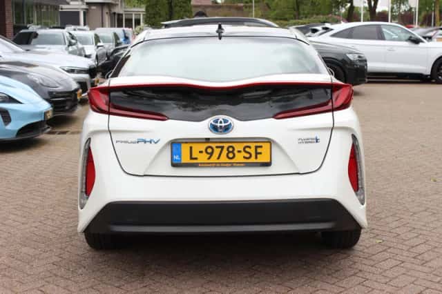 Toyota Prius (2019) thumbnail 15