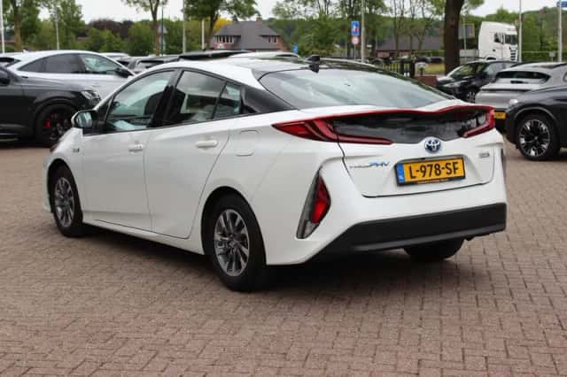 Toyota Prius (2019) thumbnail 3