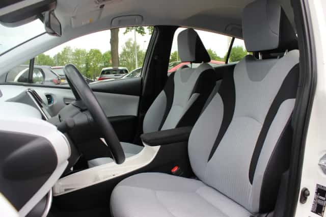 Toyota Prius (2019) thumbnail 4