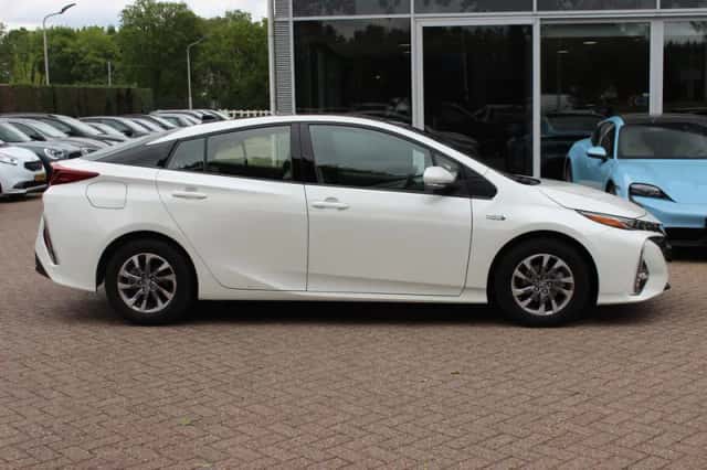 Toyota Prius (2019) thumbnail 5