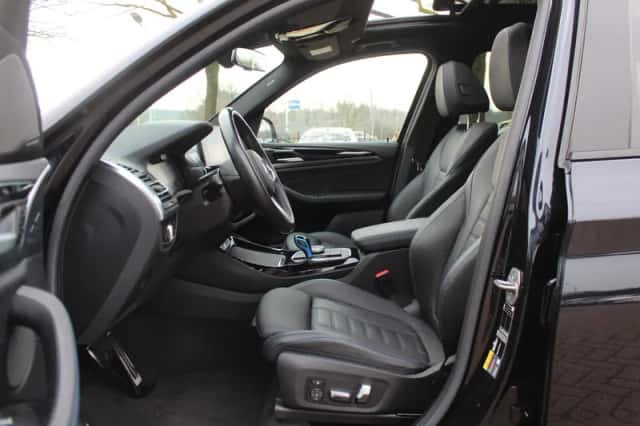 BMW iX3 (2023) thumbnail 11