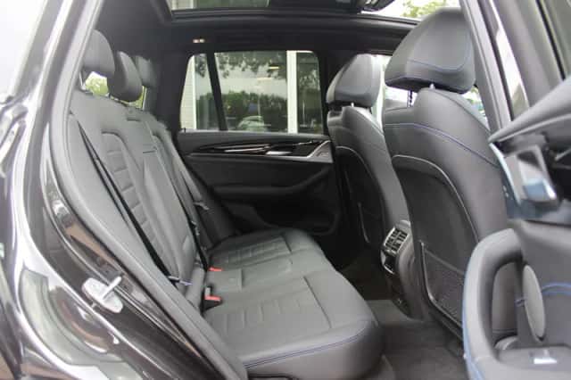 BMW iX3 (2023) thumbnail 13