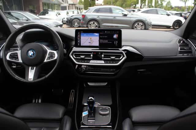 BMW iX3 (2023) thumbnail 3