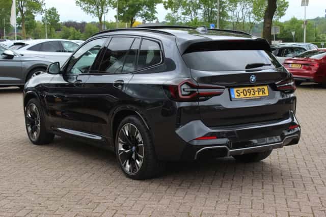 BMW iX3 (2023) thumbnail 4