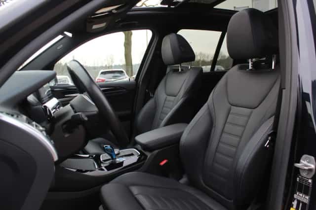 BMW iX3 (2023) thumbnail 5