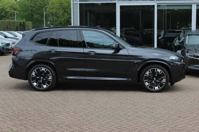 BMW iX3 (2023) thumbnail 6