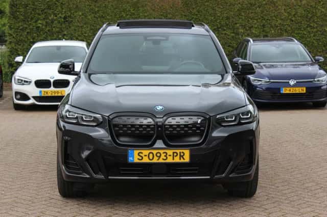 BMW iX3 (2023) thumbnail 9