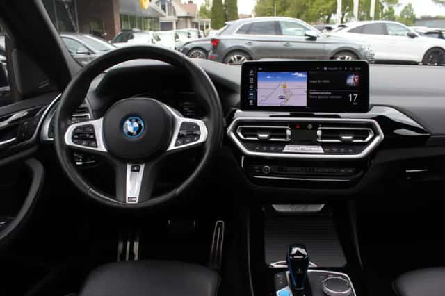 BMW iX3 (2023) thumbnail 10
