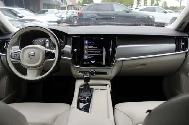 Volvo V90 (2017) thumbnail 2