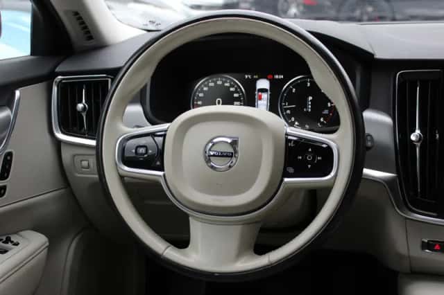 Volvo V90 (2017) thumbnail 18