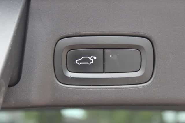Volvo V90 (2017) thumbnail 36