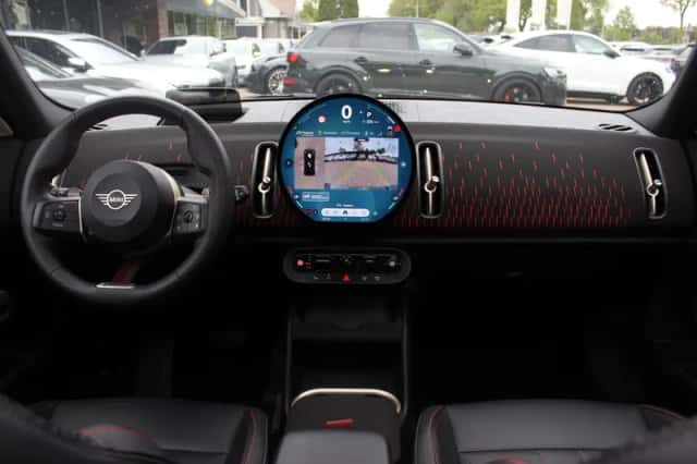 MINI Countryman (2024) thumbnail 2