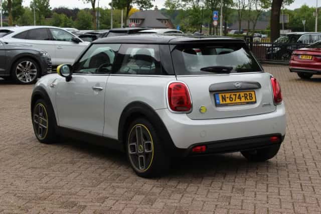 MINI Mini (2020) thumbnail 4