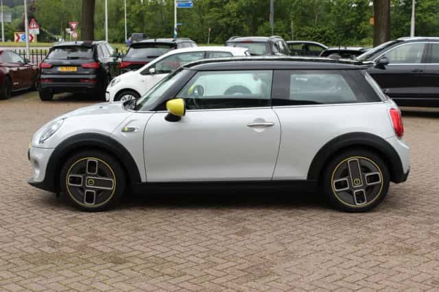 MINI Mini (2020) thumbnail 8