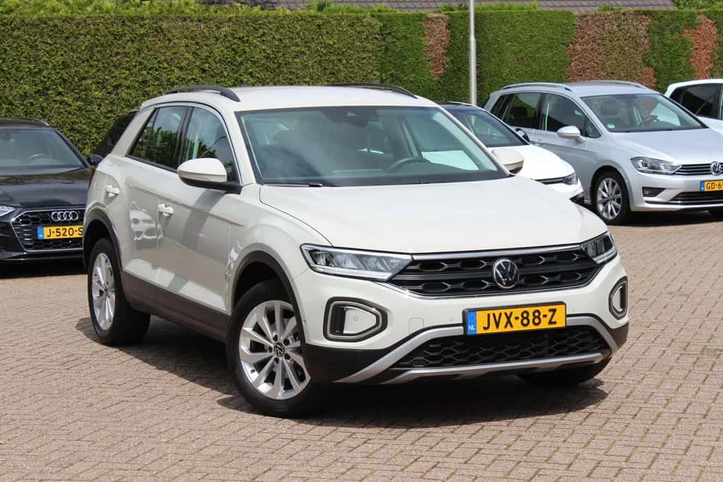 Volkswagen T-Roc (2024) — foto 1