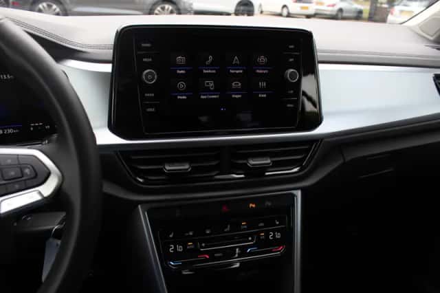Volkswagen T-Roc (2024) thumbnail 19