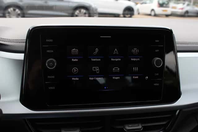 Volkswagen T-Roc (2024) thumbnail 24