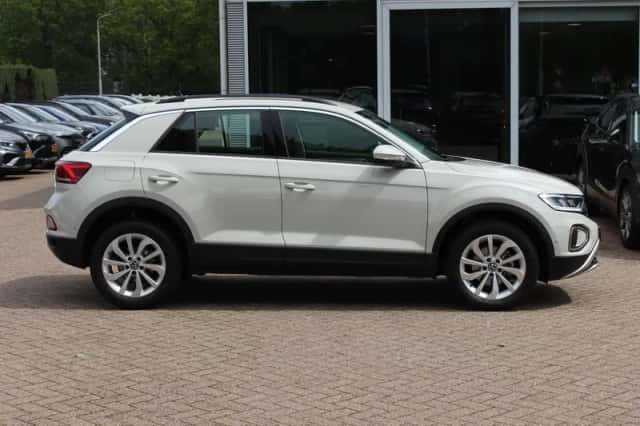 Volkswagen T-Roc (2024) thumbnail 5