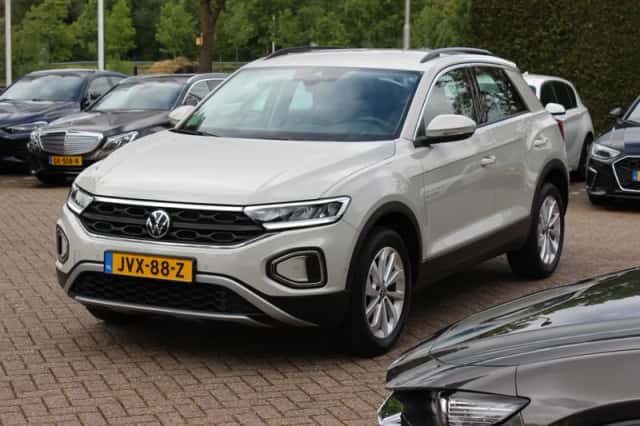 Volkswagen T-Roc (2024) thumbnail 6