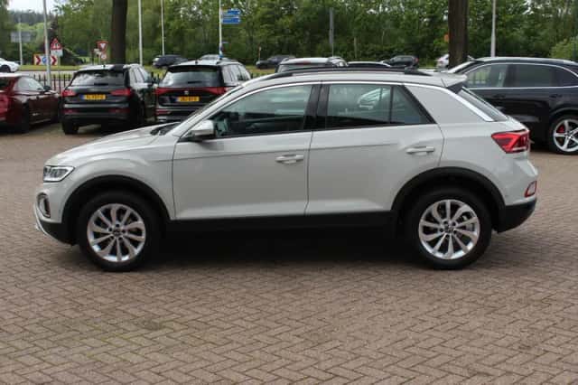 Volkswagen T-Roc (2024) thumbnail 7