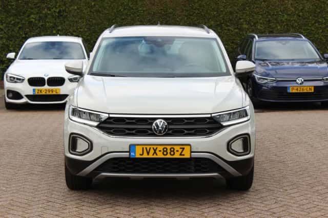 Volkswagen T-Roc (2024) thumbnail 8