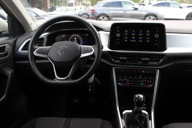 Volkswagen T-Roc (2024) thumbnail 9