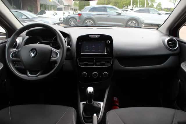 Renault Clio (2018) thumbnail 2