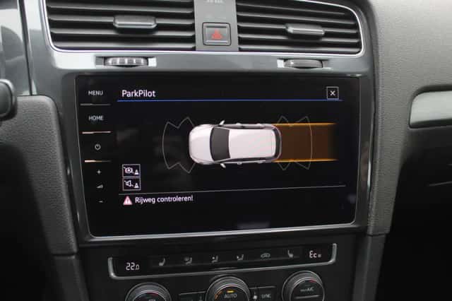 Volkswagen E-Golf (2018) thumbnail 11