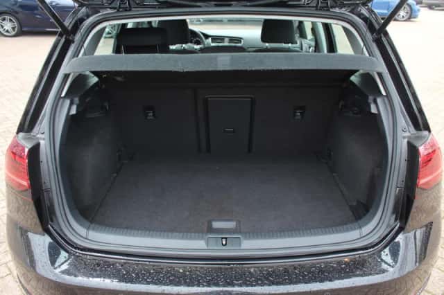 Volkswagen E-Golf (2018) thumbnail 5