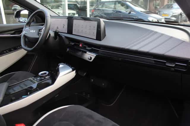 Kia EV6 (2021) thumbnail 11
