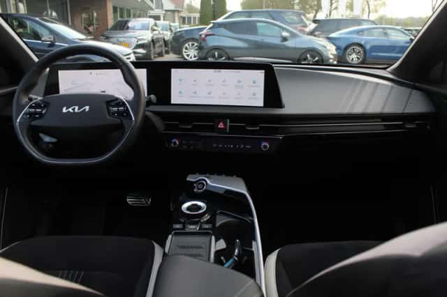 Kia EV6 (2021) thumbnail 3