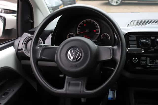 Volkswagen Up! (2013) thumbnail 18