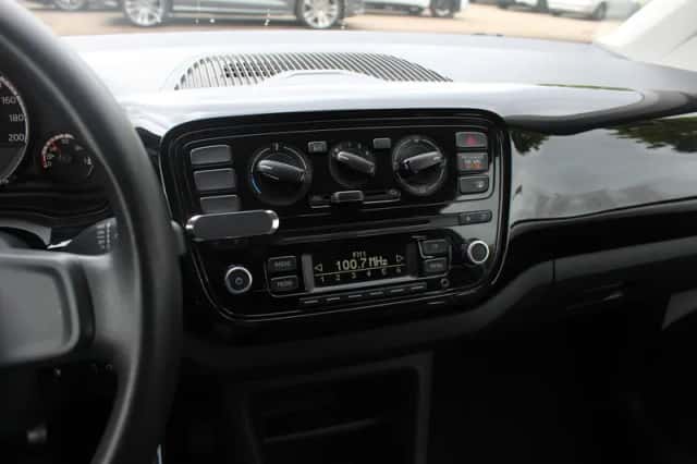 Volkswagen Up! (2013) thumbnail 20