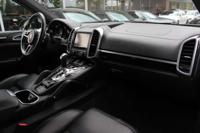 Porsche Cayenne (2015) thumbnail 12
