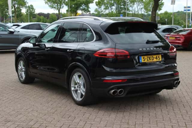 Porsche Cayenne (2015) thumbnail 3