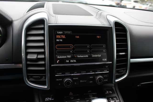 Porsche Cayenne (2015) thumbnail 22