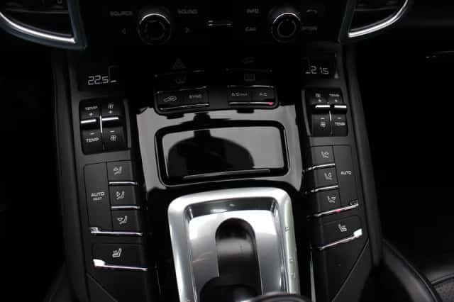 Porsche Cayenne (2015) thumbnail 25
