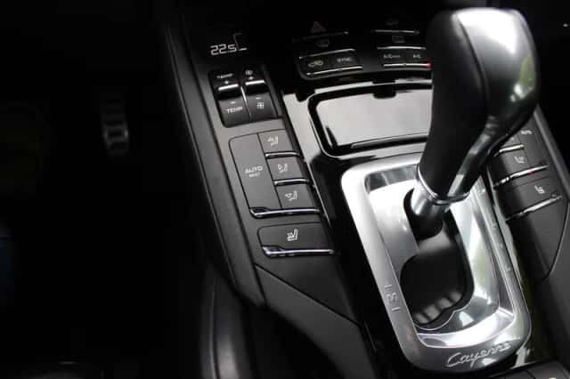 Porsche Cayenne (2015) thumbnail 26