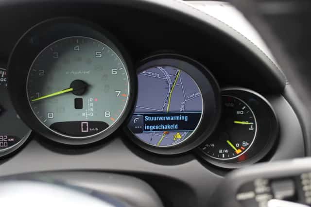 Porsche Cayenne (2015) thumbnail 30