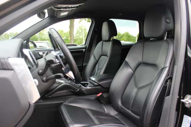 Porsche Cayenne (2015) thumbnail 4