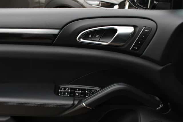 Porsche Cayenne (2015) thumbnail 36
