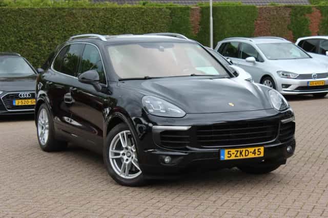 Porsche Cayenne (2015) thumbnail 38